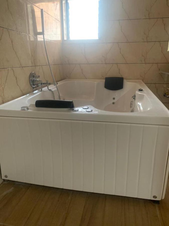Kesar Hotel Viramgam 외부 사진